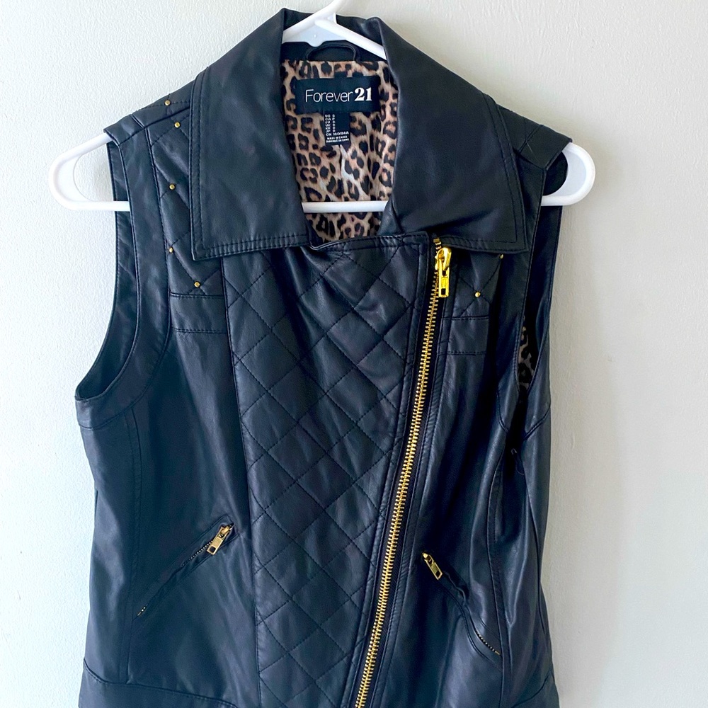 Vintage faux leather vest with cute gold detailing